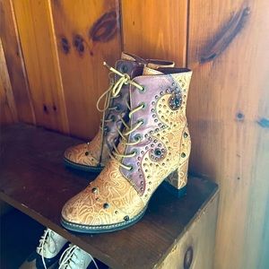 L’Artistie gorgeous boots with gems! Size 5, however fits my size 6 feet!